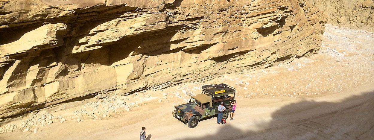 https://www.californiaoverland.com/wp-content/uploads/2012/09/desert-jeep-tour-anza-slide.jpg